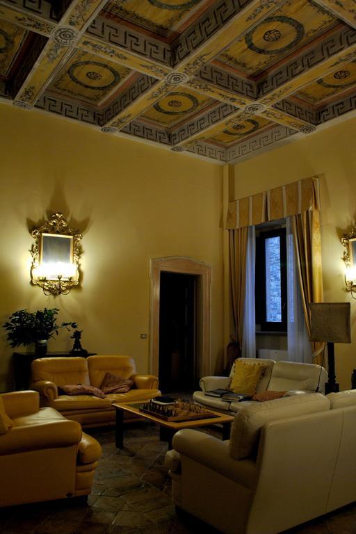 Palazzo Bonfranceschi Bed and Breakfast Belforte del Chienti Exterior foto